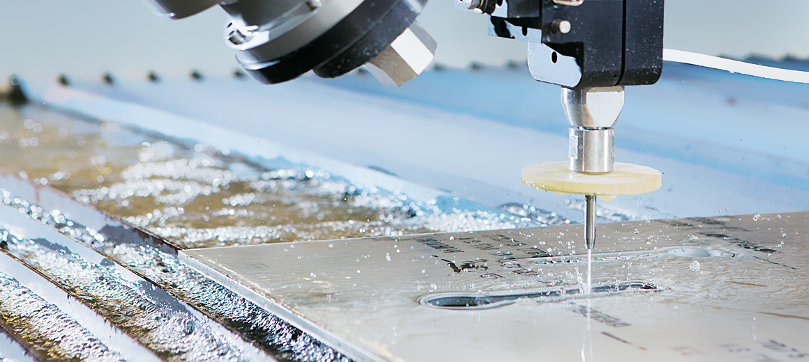PC-based control for cutting and welding Beckhoff CNC controllers are used in autogenous, plasma, laser and water jet machining for cutting and welding. © Jet Edge